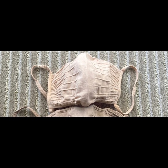 Skims face mask SAND only 5 more available - Picture 3 of 3